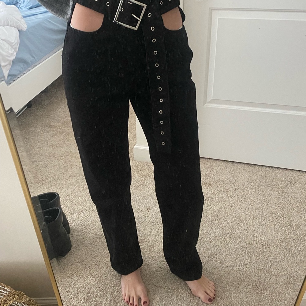 Brand new, never worn. Cut out straight jeans with belt.